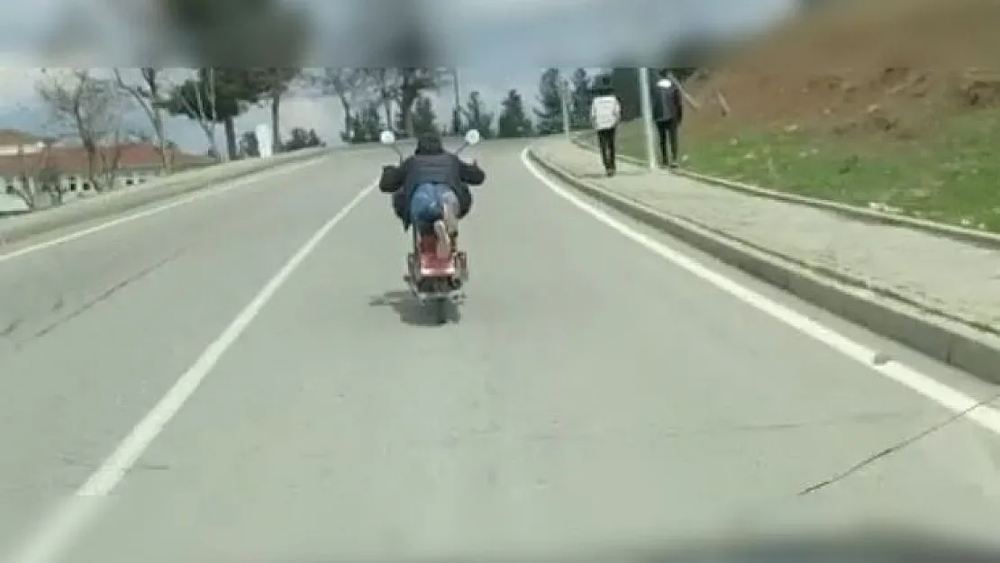 Siirt'te Motor Sürücüsü Hem Canını Hem de Trafiği Tehlikeye Attı!