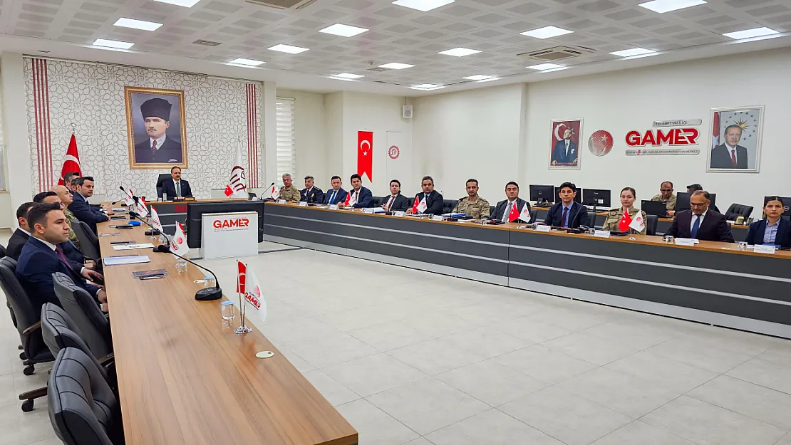 Siirt'te Nisan Ayı Güvenlik ve Asayiş Değerlendirmesi: Vali Kızılkaya'dan Kamu Düzenine Vurgu