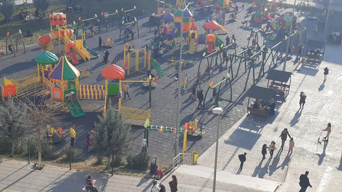 Siirt'te Ocak Ayında Parklar Aile ve Çocuklarla Doldu