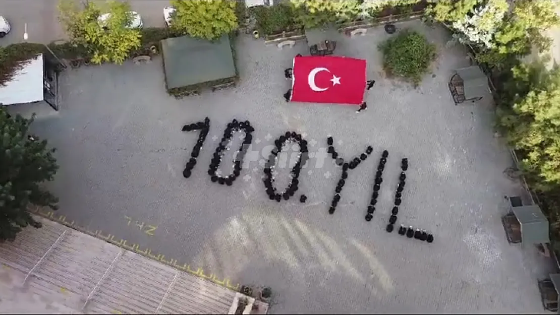 Siirt'te Öğrenciler '100'üncü Yıl' Koreografisi Oluşturdu