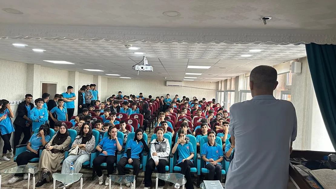 Siirt'te Öğrencilere Kadın-Erkek Fırsat Eşitliği Eğitimi Verildi