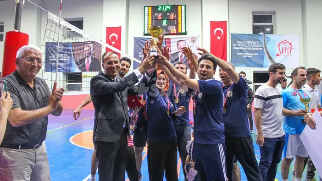 Siirt'te Öğretmenler Arası Voleybol Turnuvası'nın Şampiyonu Belli Oldu