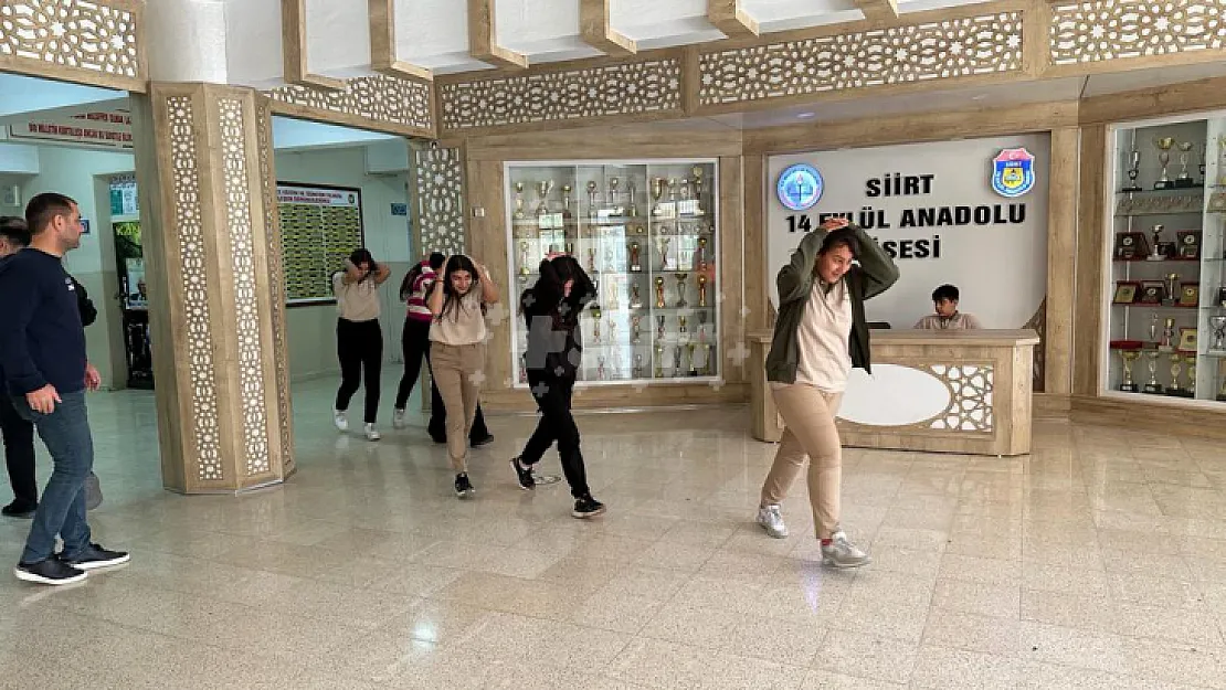 Siirt'te Okullarda 'Deprem Anı Ve Tahliye Tatbikatı'