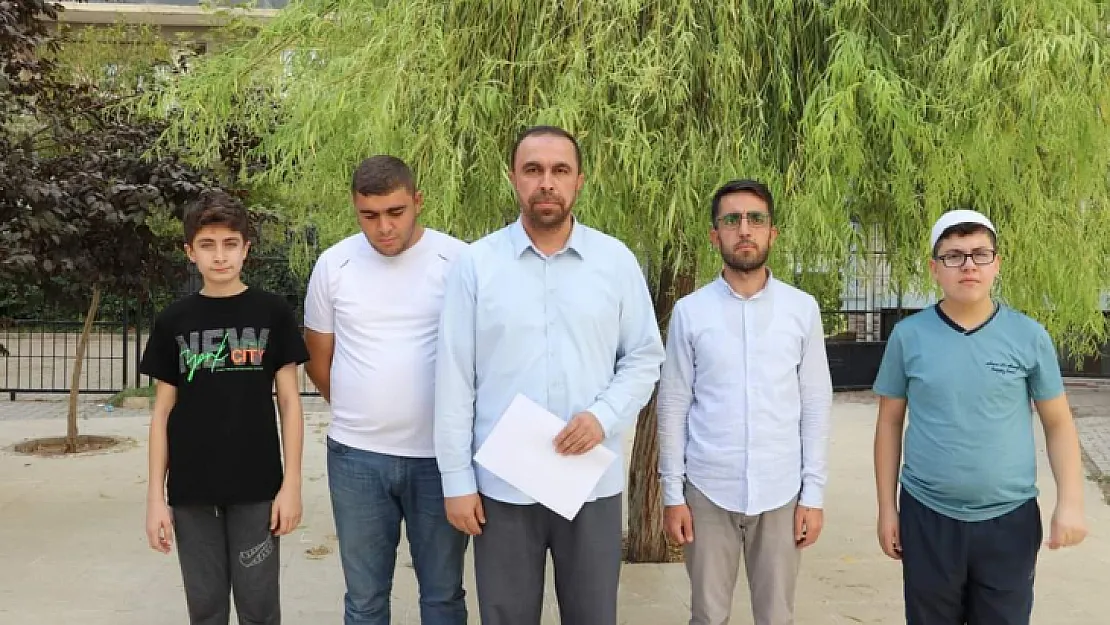 Siirt'te ÖNDER İmam Hatipliler Derneği Üyeleri, Şarkıcı Gülşen Hakkında Suç Duyurusunda Bulundu