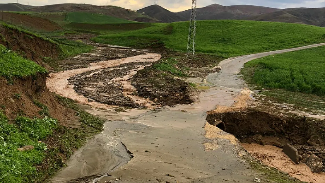 Siirt'te sağanak nedeniyle köprü zarar gördü