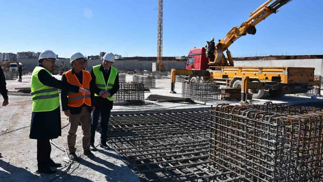 Siirt'te sağlık yatırımlarında çalışmalar sürüyor