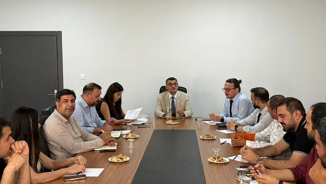 Siirt'te Sağlık Yönetimi Zirvesi: Ortak Hedeflerle Yeni Dönem