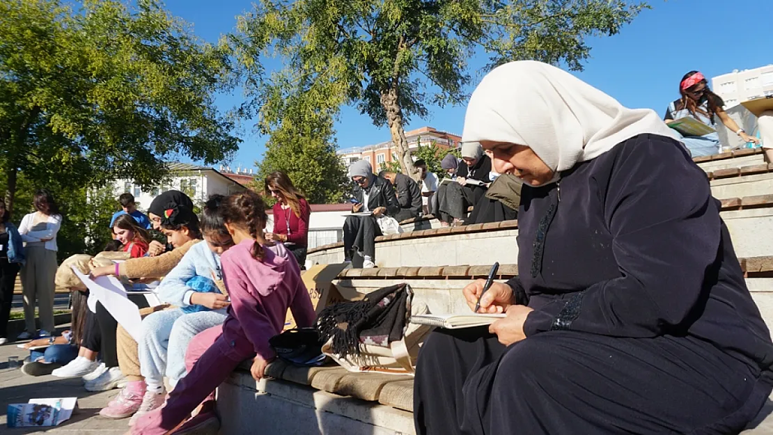 Siirt'te sanatı, kültürle buluşturmak için meydana indiler