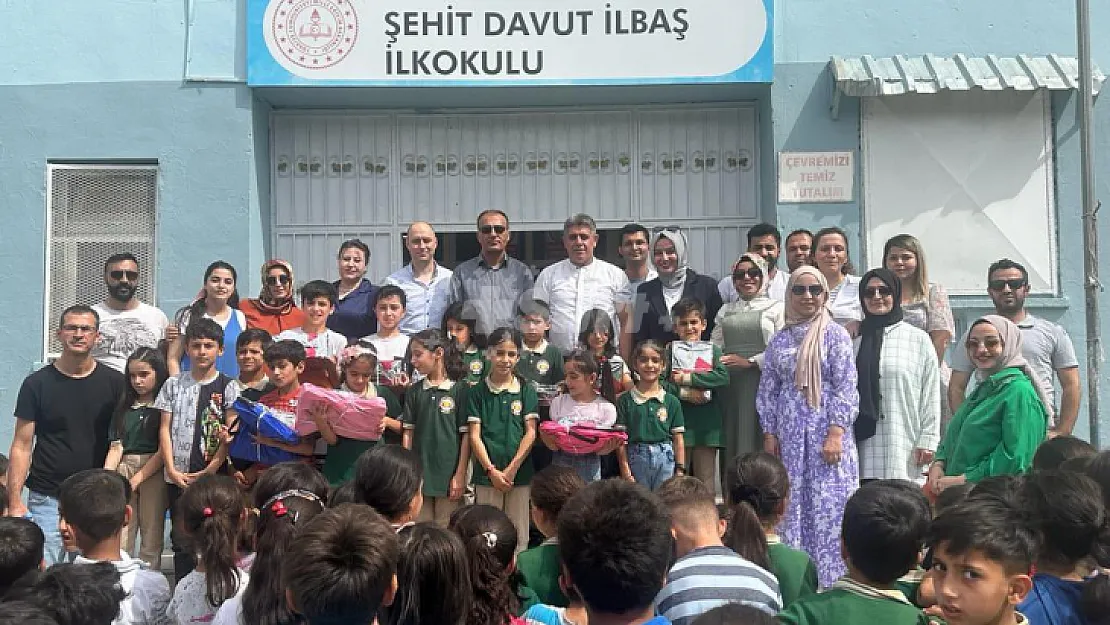 Siirt'te ''Sayfa Sayfa Bisiklete Doğru'' Kitap Okuma Yarışmasında Öğrencilere Ödülleri Dağıtıldı