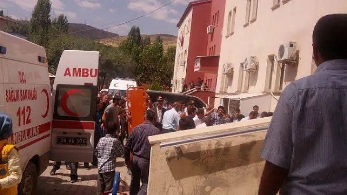 Siirt'te Sepetli Motosiklet Devrildi: 3 Yaralı 