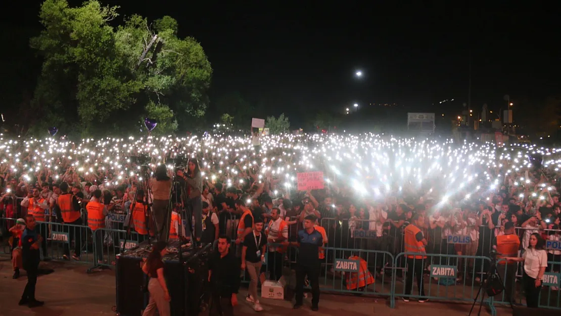 Siirt'te Sessizlik, Komşu İllerde Festival Coşkusu: Doğa ve Kültürle Turizmi Canlandırıyorlar