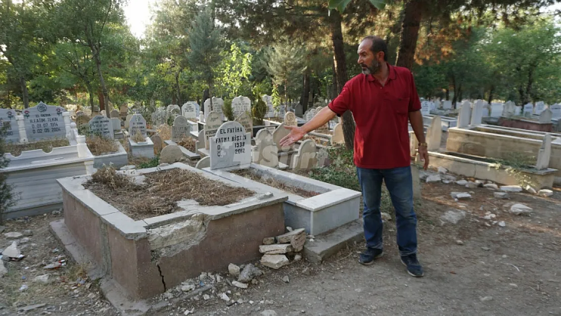 Siirt'te Şeyh Devğa Mezarlığındaki Mezarlar Tahrip Ediliyor! Ziyarete Gelen Vatandaşlar Önlem Alınmasını İstedi!