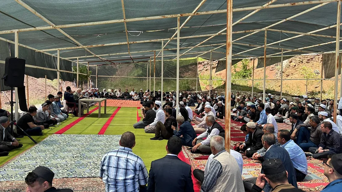 Siirt'te Şeyh Muhammed Varkanisi Anma Etkinliğine Yüzlerce Kişi Katıldı