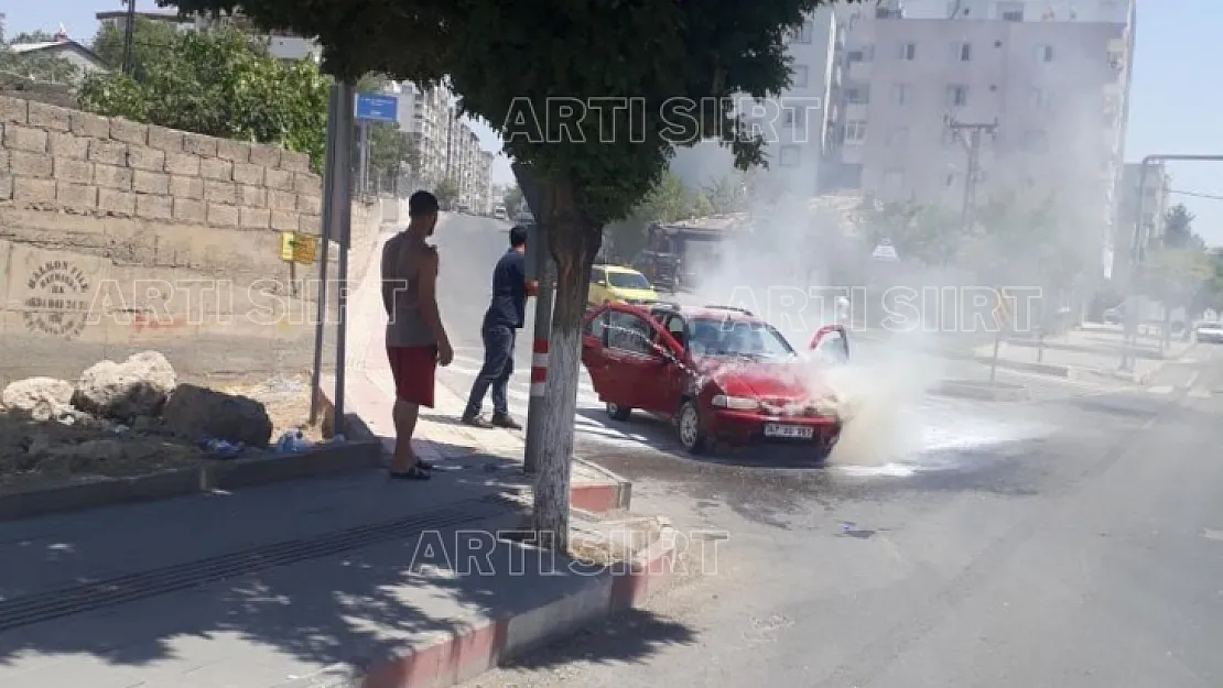 Siirt'te Seyir Halindeki Araç Alev Aldı!