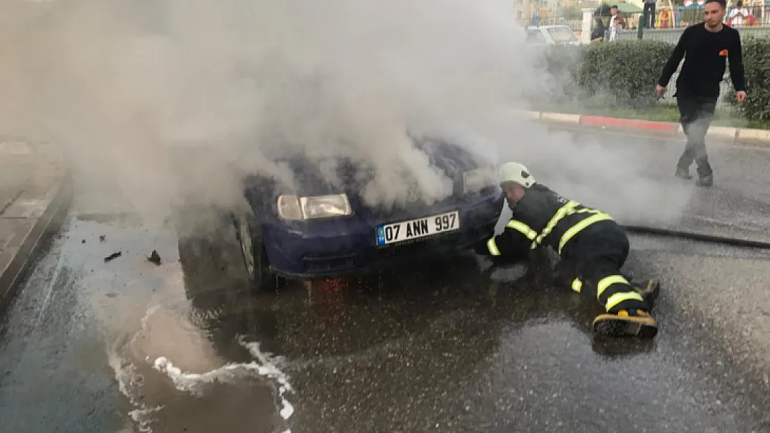 Siirt'te Seyir Halindeki Otomobil Alev Aldı!