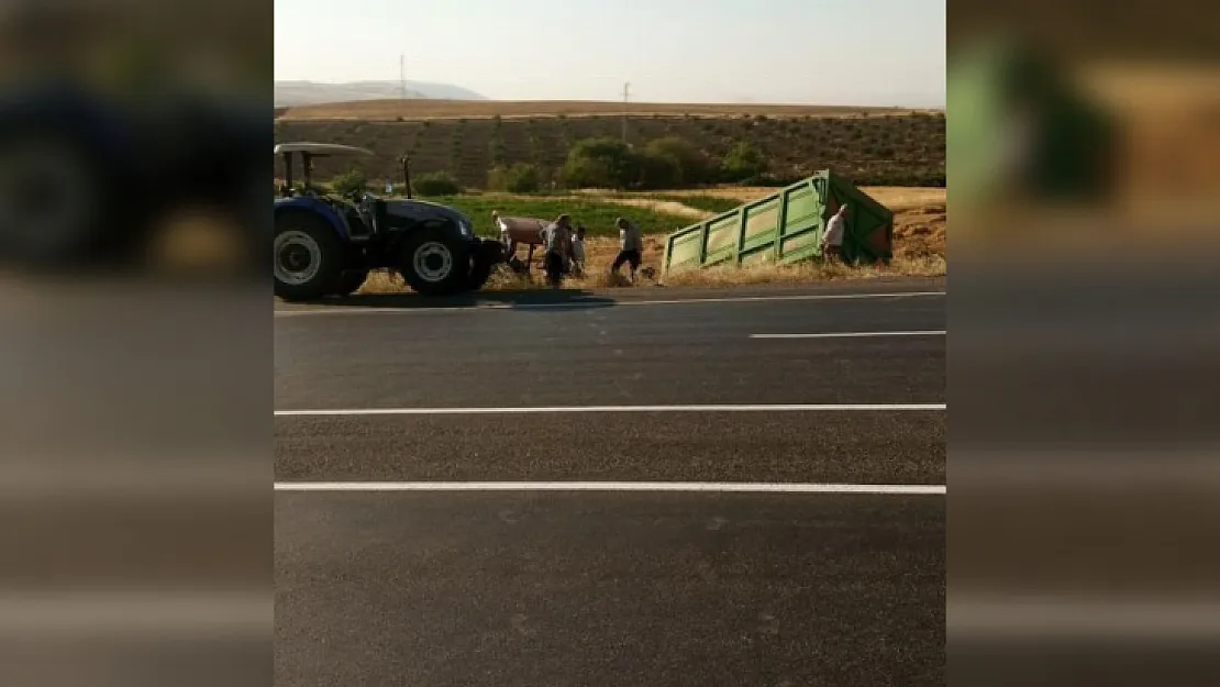 Siirt'te Seyir Halindeki Traktör Şarampole Devrildi