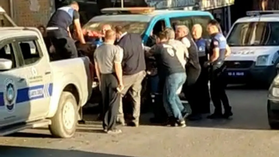 Siirt'te Seyyar Satıcıların Mallarına El Konuldu