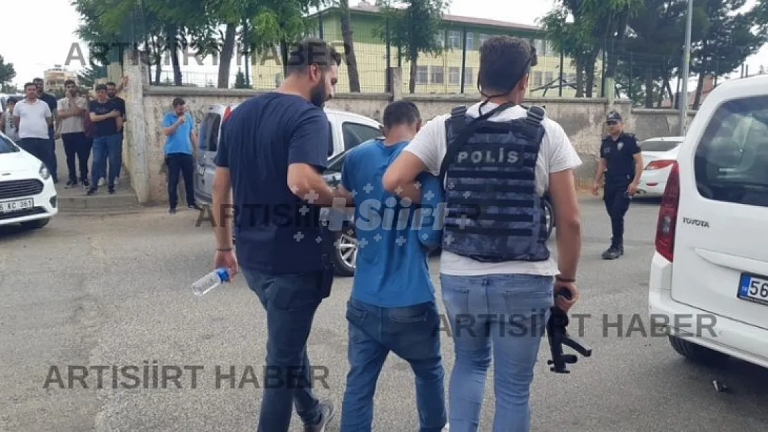 Siirt'te Sıcak Gelişme! Sevdiğin Kızın Evine Silahlı Baskın Yaptı! Özel Harekat Ekipleri Silahlı Saldırganı Başarılı Operasyonla Yakaladı