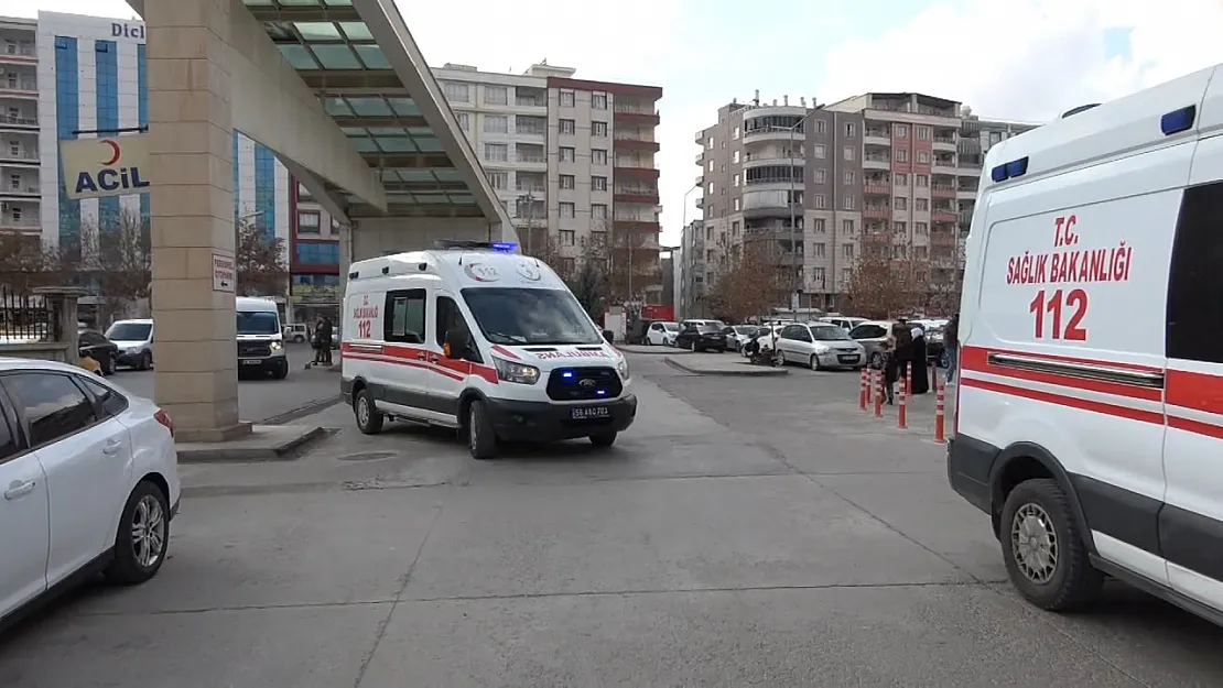 Siirt'te Tartışma Kanlı Bitti: Çocuk Bıçakla Yaralandı