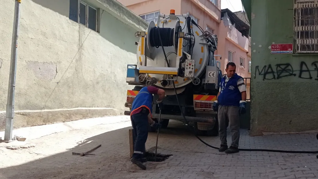 Siirt'te tıkanan mazgal ve rögarları temizleme çalışması başlatıldı