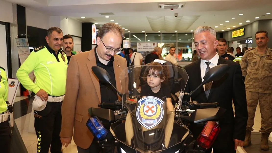 Siirt'te Trafik Haftası'nda Farkındalık Etkinliği: 'Trafik Kuralları Hayat Kurtarır'