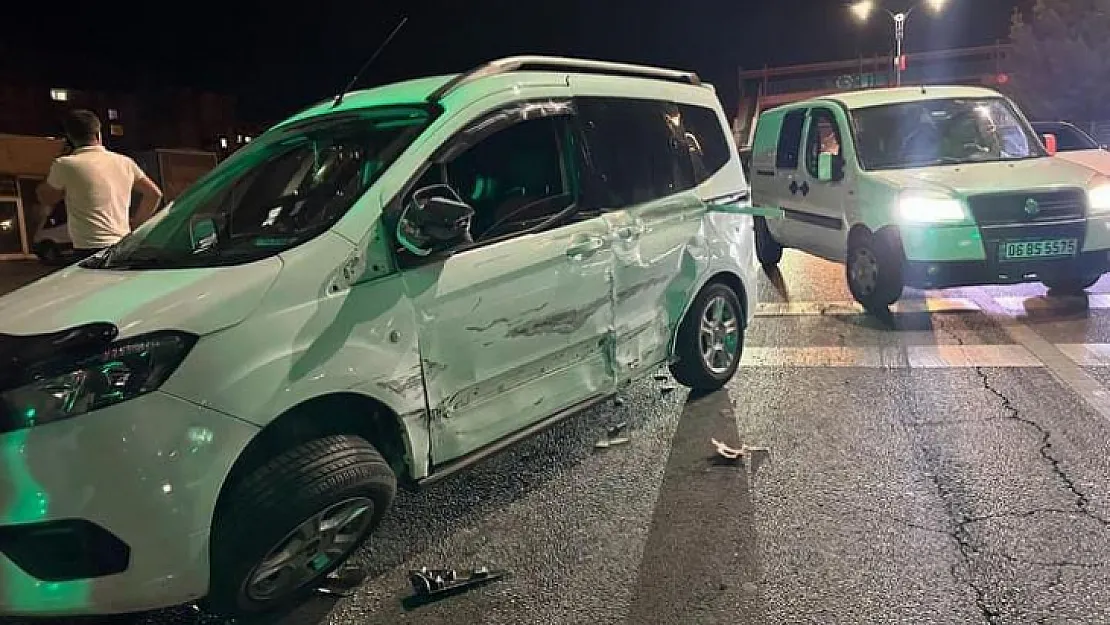 Siirt'te Trafik Işıkları Yine Kazaya Sebep Oldu