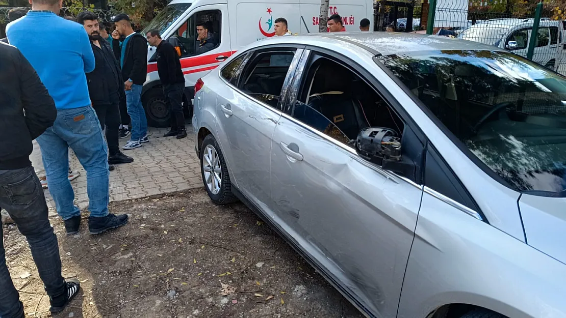 Siirt'te Trafik Kazası: Motosiklet Otomobile Çarptı, Sürücü Yaralandı