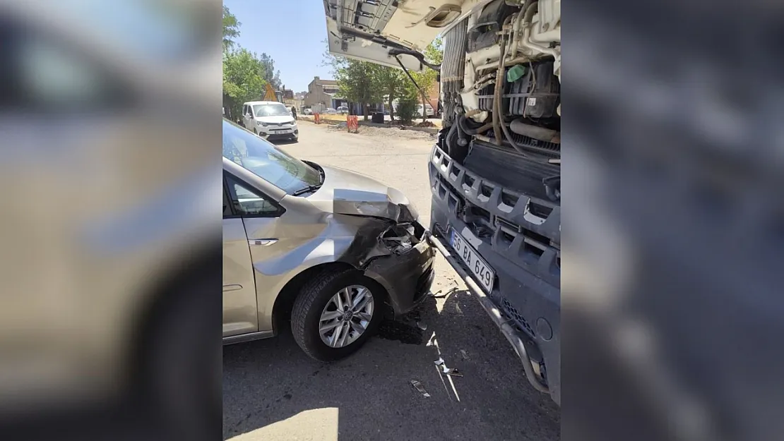 Siirt'te Trafik Kazası: Otomobil ile Kamyon Çarpıştı