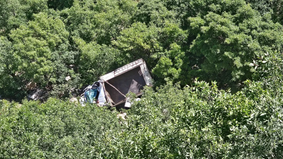 Siirt'te transit uçuruma devrildi: sürücüsü yaralandı!