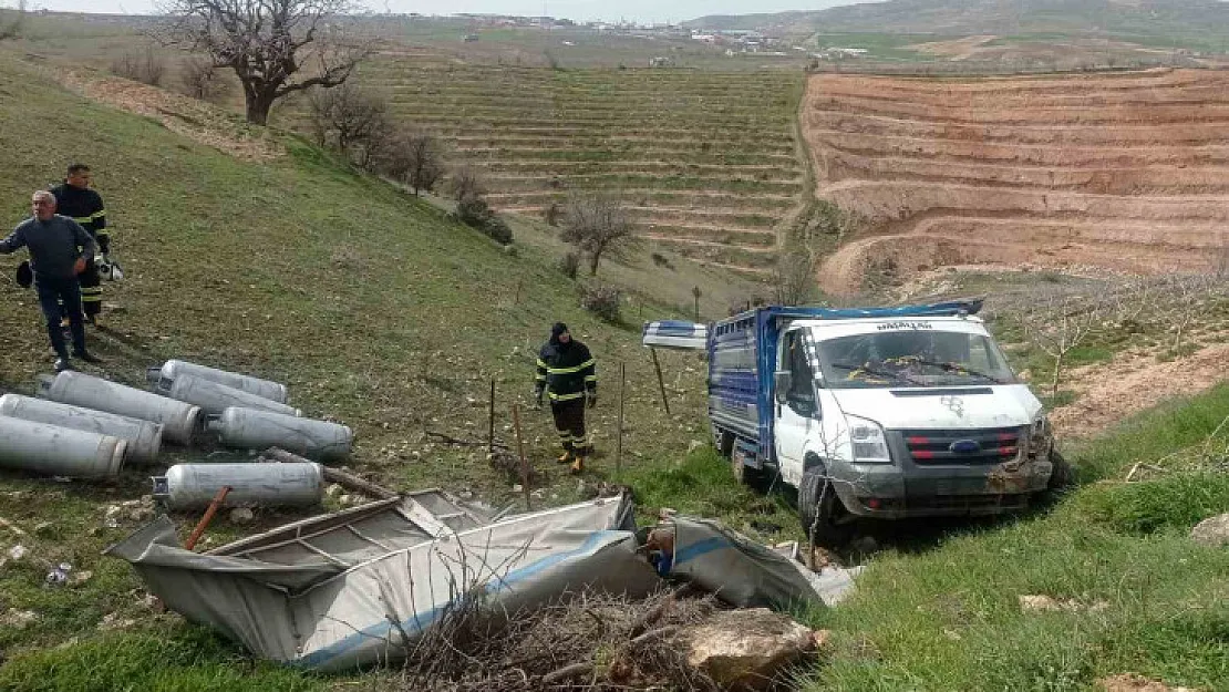 Siirt'te tüp kamyoneti devrildi, facianın eşiğinden dönüldü: 2 yaralı