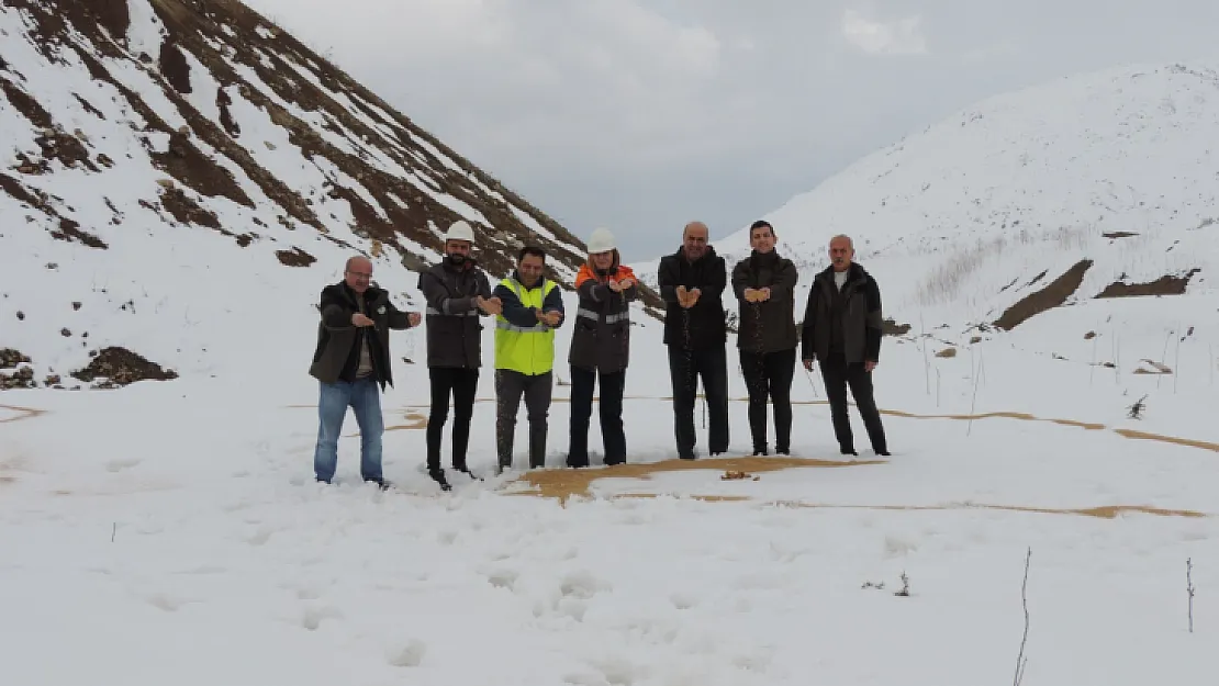 Siirt'te Yaban Hayvanları İçin Doğaya Yem Bırakıldı