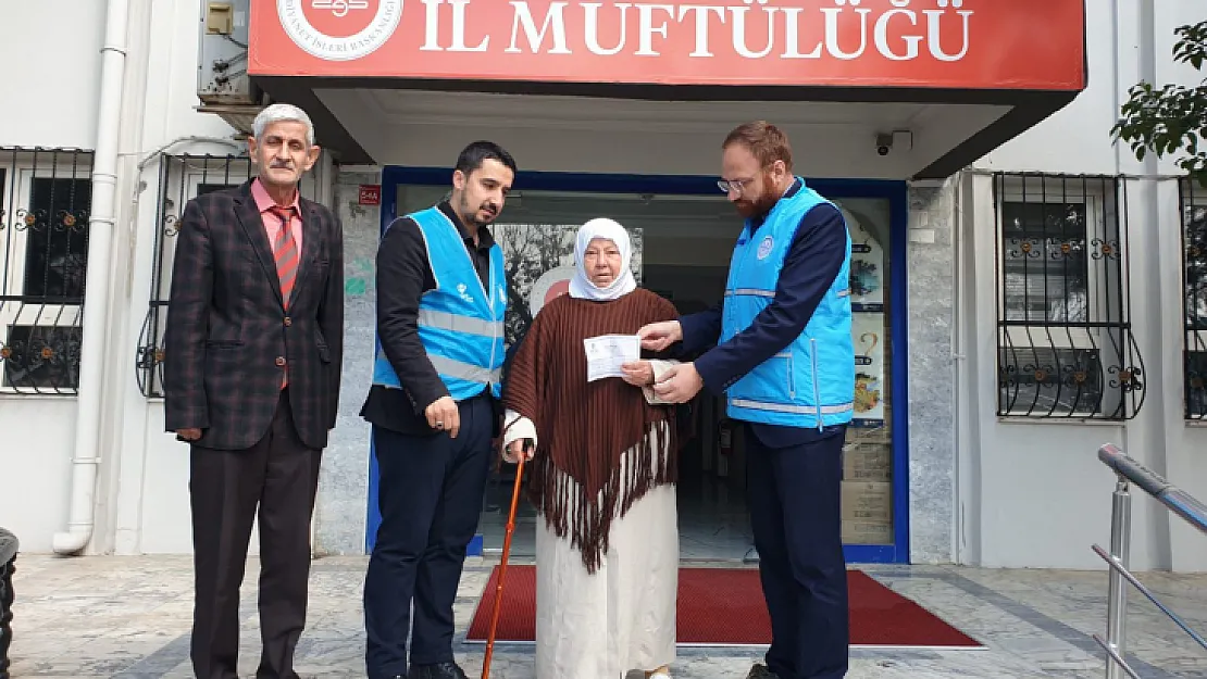 Siirt'te yaşlı kadın kefen parasını Gazze'ye bağışladı