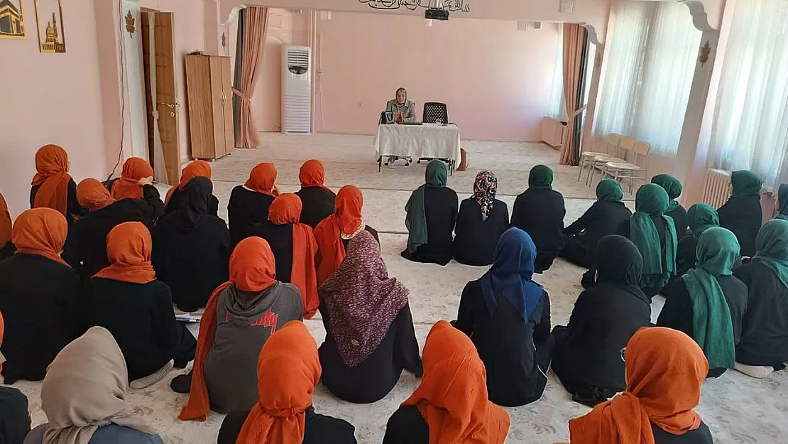 Siirt'te Yatılı Kuran Kursu Öğrencilerine Sağlık ve Farkındalık Eğitimi