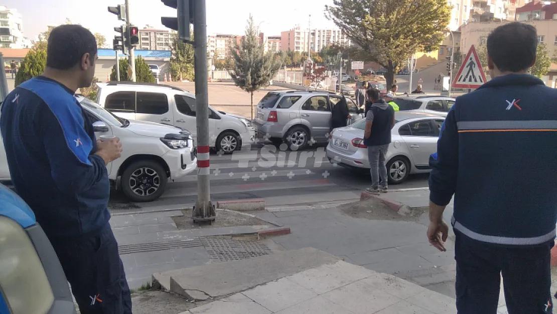 Siirt'te yaya geçidinde zincirleme trafik kazası