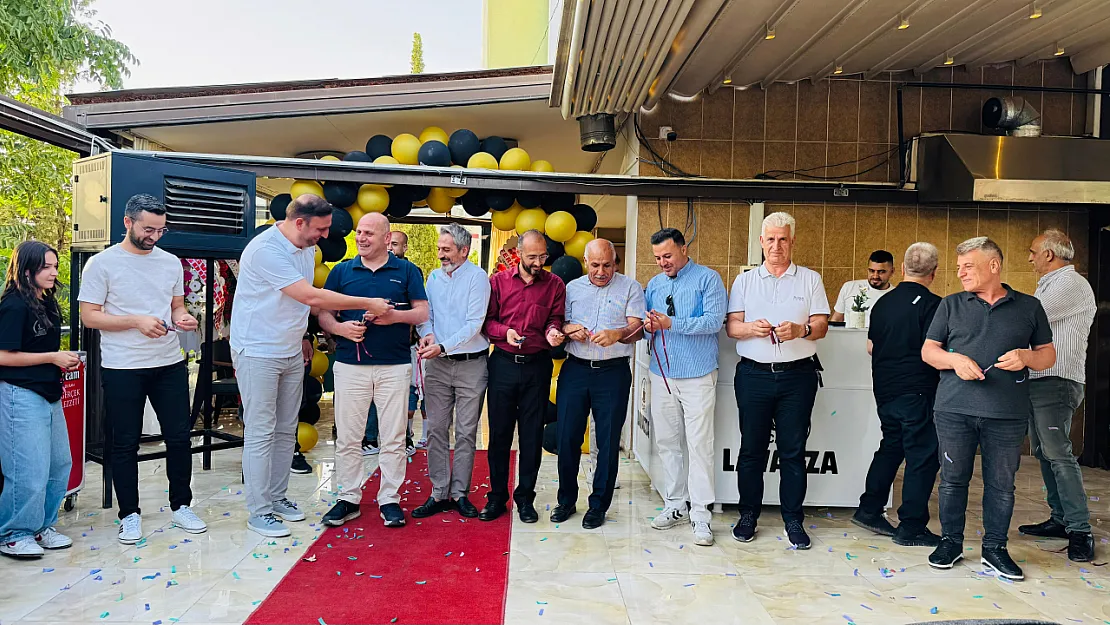Siirt'te Yeni Bir İş Yeri Hizmete Açıldı: Öğretmenevi Terasta Lavezza Kafe Açıldı