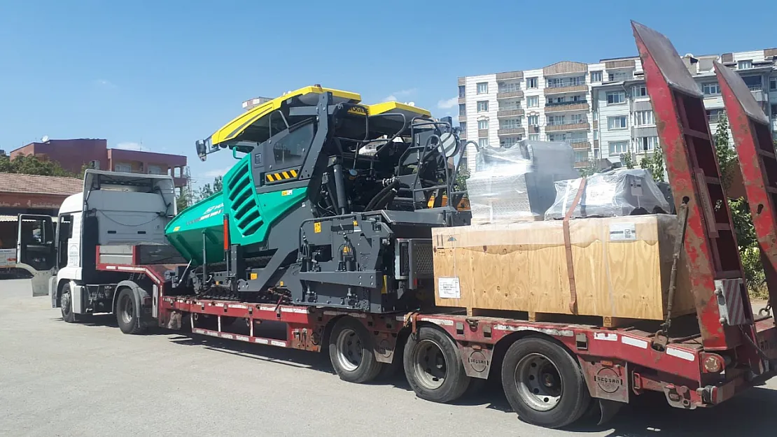 Siirt'te Yol Çalışmalarına Güç Takviyesi: İkinci Finişer Hizmete Girdi