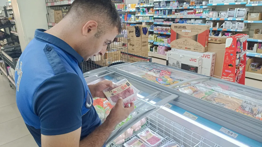 Siirt'te Zabıtadan Marketlere Yönelik Fahiş Fiyat Denetimleri Sürüyor! Etiket Fiyatı ile Kasa Fiyatları Denetleniyor 