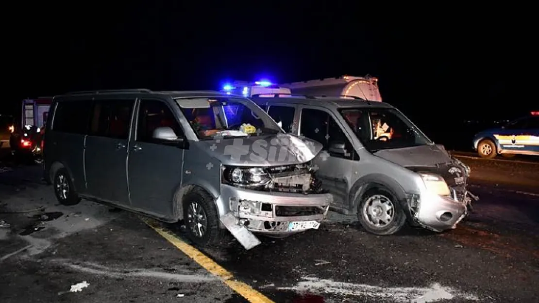 Siirt'ten Gaziantep'e Düğüne Giden Siirtli Ailenin Aracının Karıştığı Kazada, 3 Kişi Öldü 11 kişi Yaralandı