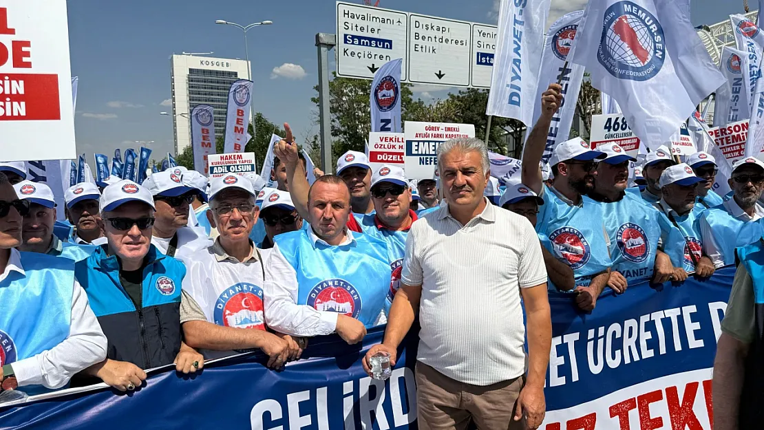 Siirt'ten sendika üyeleri Ankara'daki iş bırakma eylemine katıldı