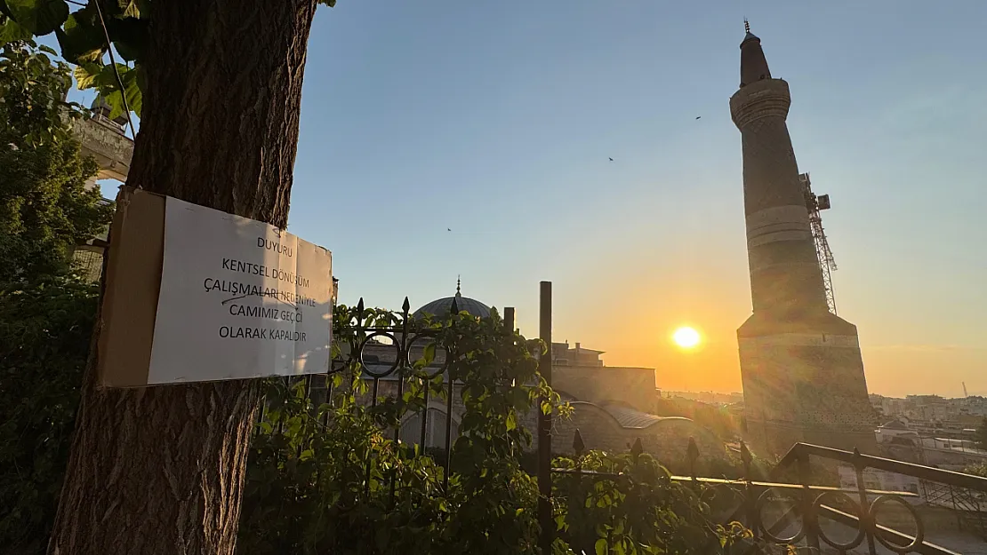 Siirt Ulu Cami Kentsel Dönüşüm Nedeniyle Ziyarete ve İbadete Kapatıldı