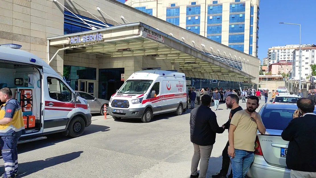 Siirt Ulus Mahallesi'nde Yüksekten Düşen Kadın Ağır Yaralandı