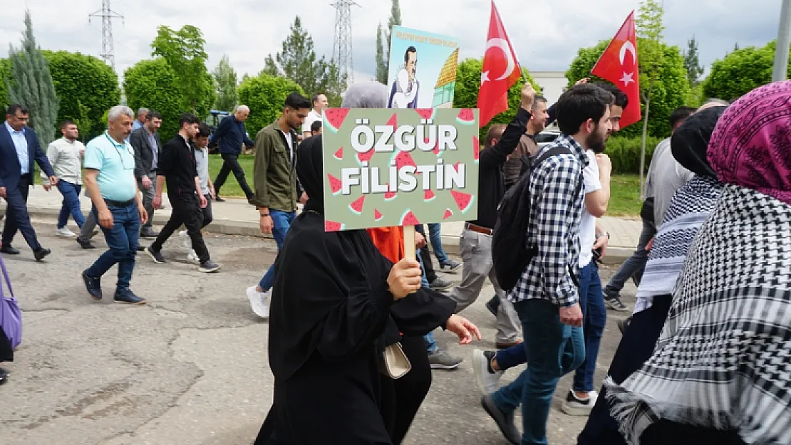 Siirt Üniversite öğrencileri, ABD ve Avrupa'da Filistin için eylem yapan üniversite öğrencilerine destek amacıyla yürüdü 