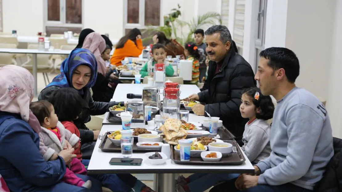 Siirt Üniversitesi Depremzedeleri İftarda Ağırladı