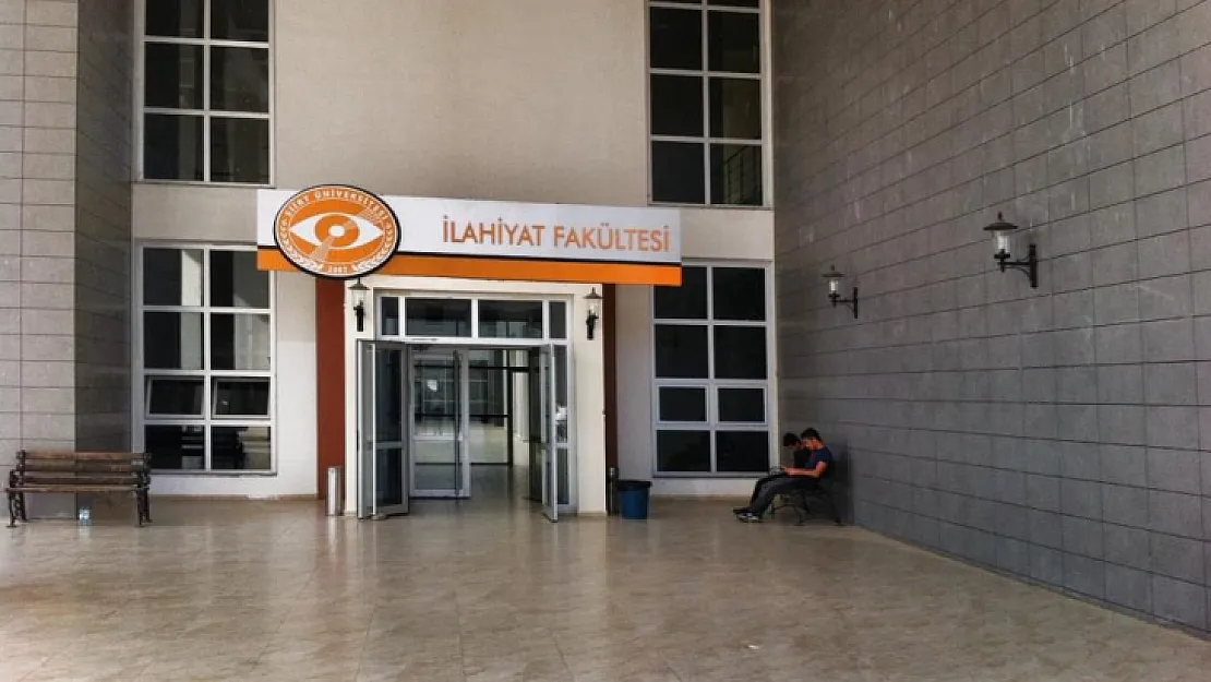 Siirt Üniversitesi İlahiyat Fakültesi Öğrencilerine Burs ve Yurt Başvuruları Başladı