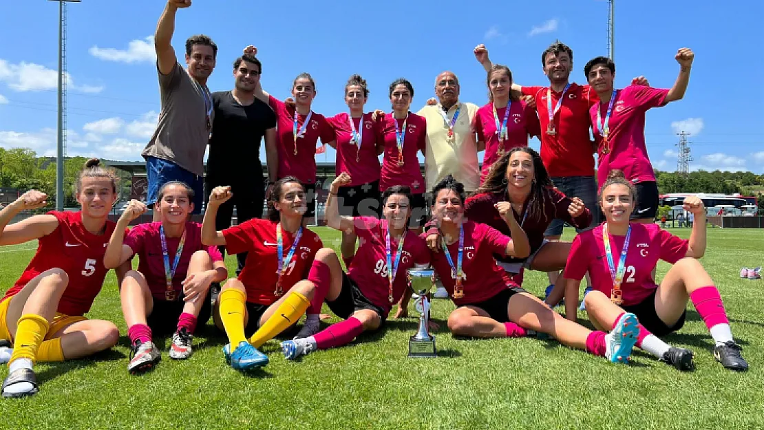 Siirt Üniversitesi Kadın Futbol Takımı Türkiye Şampiyonu Oldu