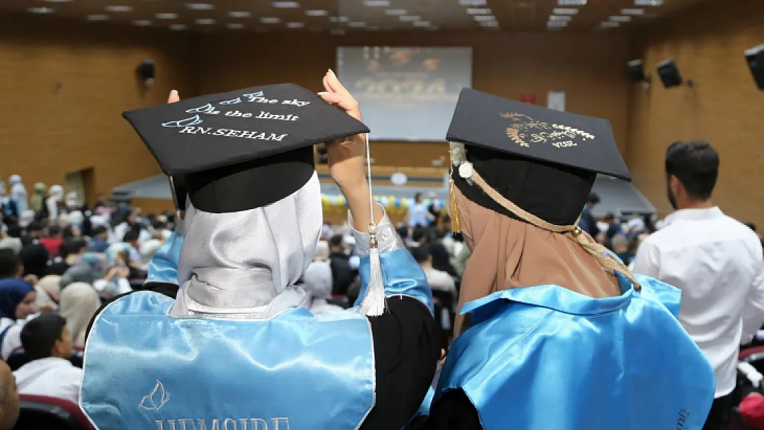 Siirt Üniversitesi Sağlık Bilimleri Fakültesi'nde Mezuniyet Coşkusu