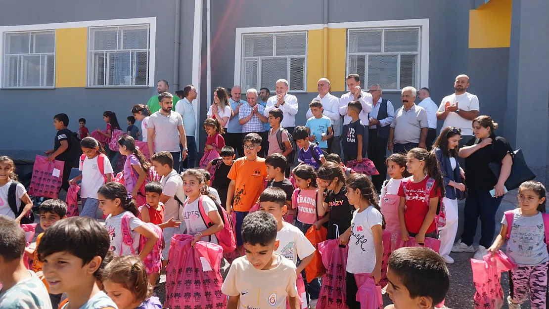 Siirt Vakfı Diyarbakır Şube Başkanı Adnan Öktüren'den Gökçebağ'daki Öğrencilere Destek
