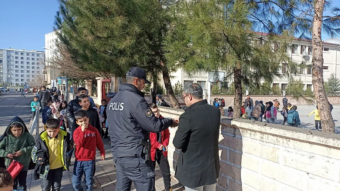 Siirt Valisi Dr. Kemal Kızılkaya'dan Güvenlik Vurgusu: 'Geleceğimizin Teminatı Evlatlarımız İçin Tedbirlerimizi Aralıksız Sürdürüyoruz'