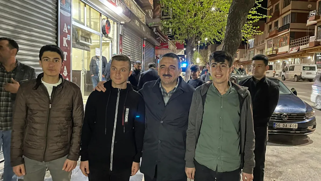 Siirt Valisi Hacıbektaşoğlu'ndan Sahur Vakti Esnaf ve Vatandaş Ziyareti