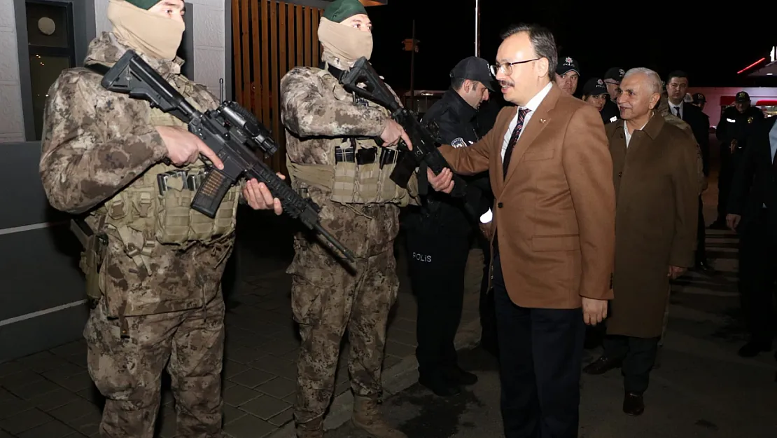 Siirt Valisi Kemal Kızılkaya'dan Yılbaşı Gecesi Görevi Başında Olanlara Teşekkür Ziyareti